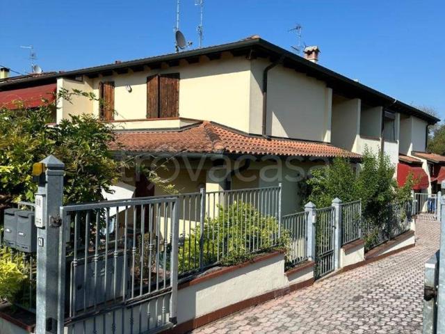 Villa Bifamiliare in affitto a Ferrara via Carmignana, non arredato/vuoto, giardino privato, box TrovaCasa