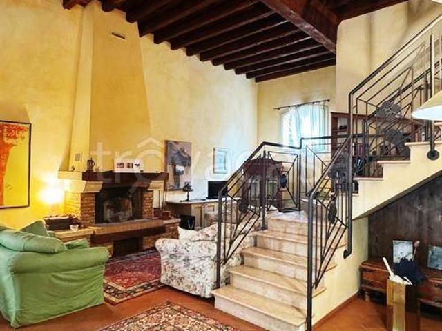 Villa Bifamiliare in affitto a Ferrara via Frasbalda, arredato, posto auto, immobile di prestigio TrovaCasa