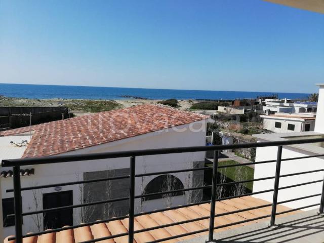 Villa Bifamiliare in affitto a Fiumicino via Vincenzo Bellini, arredato, giardino privato, posto auto TrovaCasa
