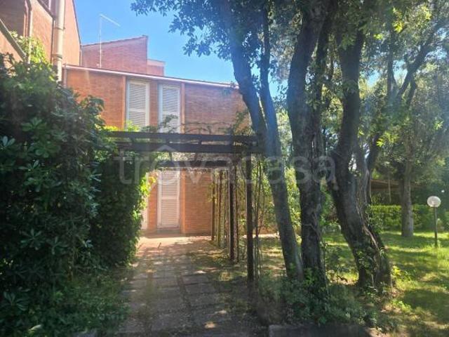 Villa bifamiliare in affitto a Fiumicino via Cesenatico, 57, Fregene