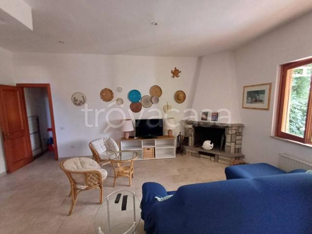 Villa bifamiliare in affitto a Fiumicino via Loano, Fregene