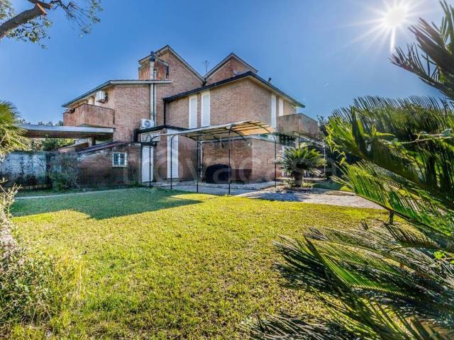 Villa Bifamiliare in affitto a Fiumicino viale Viareggio, 163, arredato, giardino privato, vista mare TrovaCasa