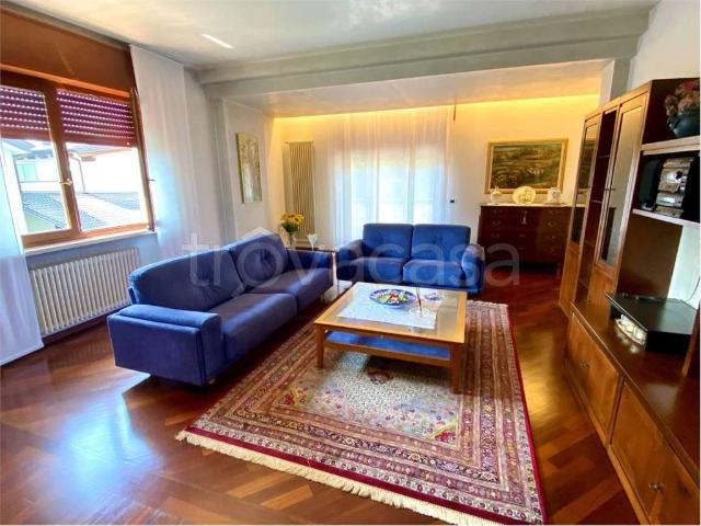 Villa Bifamiliare in affitto a Isola Vicentina via Cerchiari, 24, arredato, giardino privato, box TrovaCasa