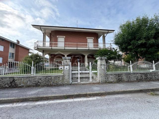 Villa Bifamiliare in affitto a Mondovì via delle Ginestre, 4, giardino privato, box, terrazzo TrovaCasa
