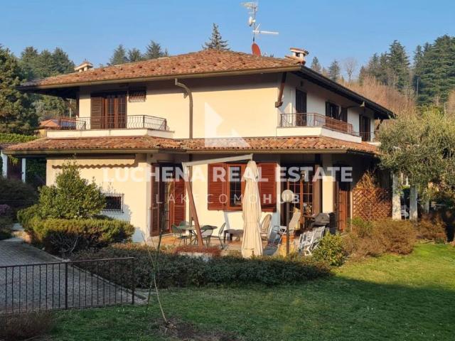 Villa bifamiliare in affitto a Montorfano via Crotto Urago, 23
