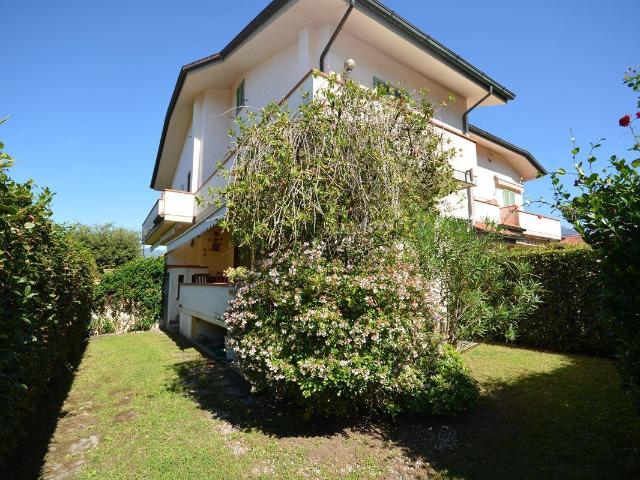 Villa Bifamiliare in affitto a Montignoso, case in affitto Montignoso