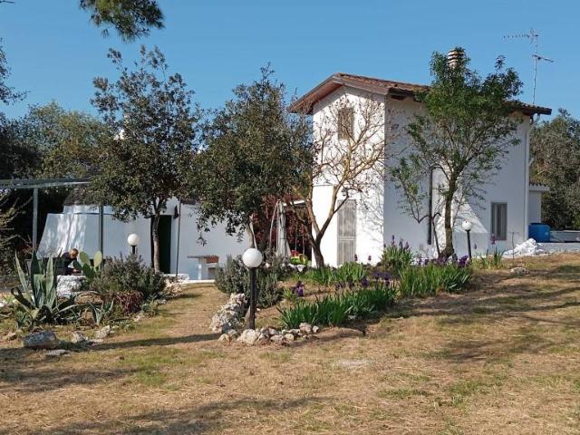 Villa bifamiliare in affitto a Noci