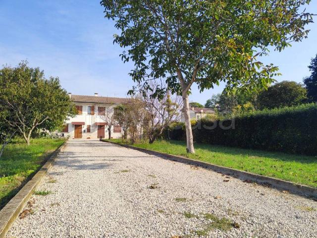 Villa Bifamiliare in affitto a Sossano via Anesolo, arredato, giardino privato, cucina abitabile TrovaCasa