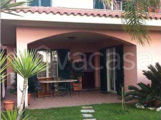 Villa bifamiliare in affitto a Sabaudia via Ombrone
