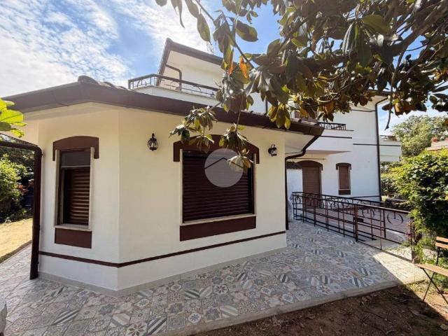 Villa Bifamiliare in affitto a Sabaudia via Caterattino, 7, arredato, giardino privato, piscina TrovaCasa