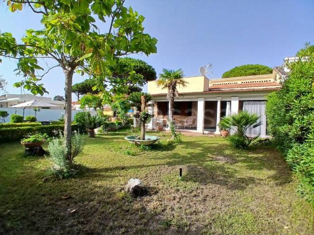 Villa Bifamiliare in affitto a San Felice Circeo via Terracina, 102, arredato, giardino privato, posto auto TrovaCasa