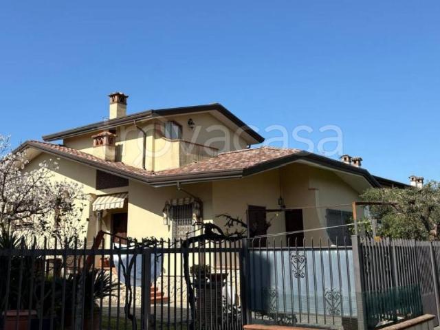 Villa Bifamiliare in affitto a Seravezza, arredato, giardino privato, posto auto TrovaCasa