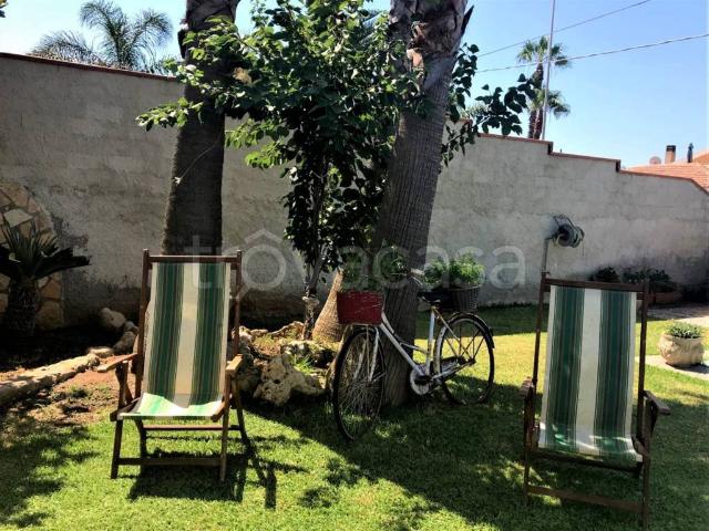 Villa bifamiliare in affitto a Siracusa via del Luccio, 79, Ognina