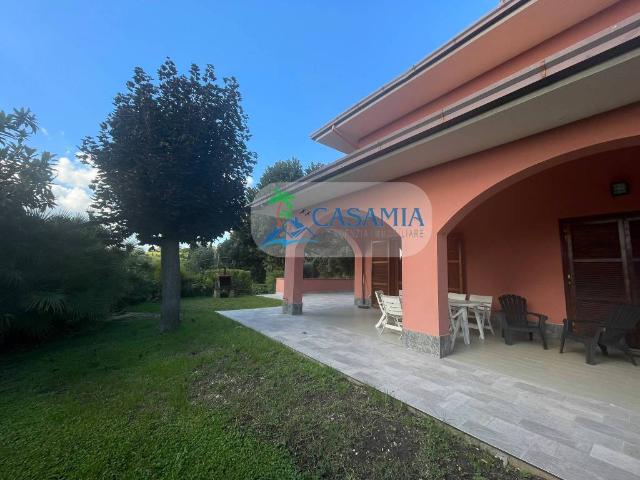 Villa Bifamiliare in affitto a Spinetoli via Piè di Prato, arredato, giardino privato, box TrovaCasa