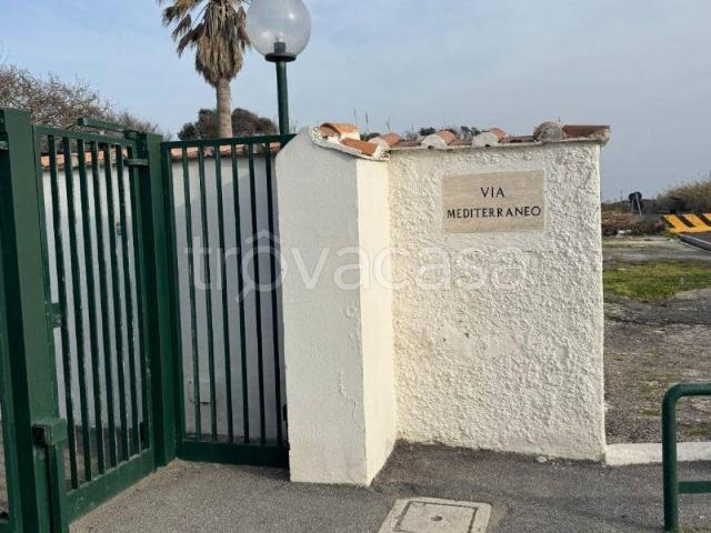 Villa Bifamiliare in affitto a Pomezia via Mediterraneo, arredato, giardino, balcone TrovaCasa