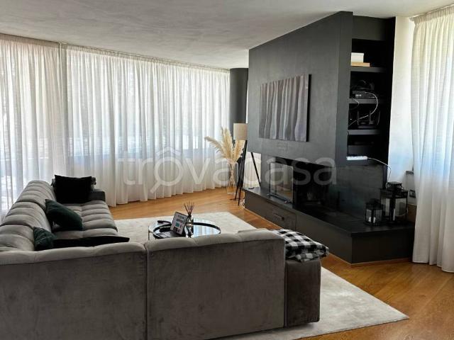 Villa Bifamiliare in affitto a Pontassieve via del Paretaio, arredato, giardino privato, posto auto TrovaCasa