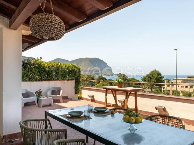 Villa Bifamiliare in affitto a Palermo via Ducezio, arredato, giardino privato, terrazzo TrovaCasa