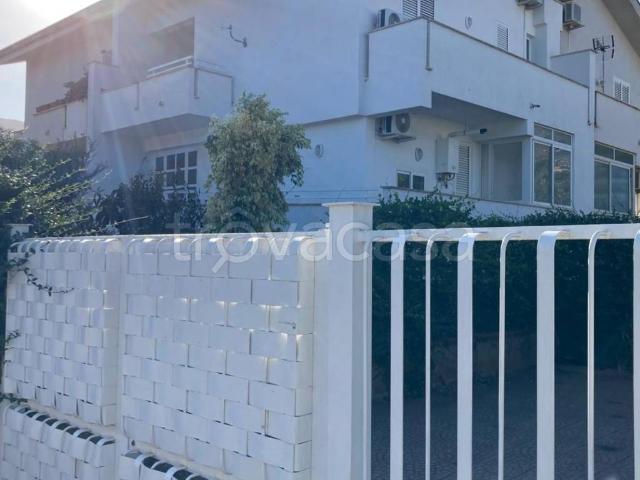 Villa Bifamiliare in affitto a Palermo via Monsignore Francesco Paolo Evola, arredato, giardino privato, posto auto TrovaCasa
