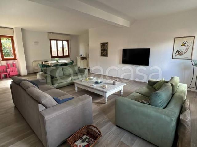 Villa bifamiliare in affitto a Pietrasanta