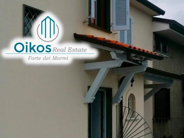 Villa Bifamiliare in affitto a Pietrasanta via Monte Pania, arredato, giardino privato, posto auto TrovaCasa