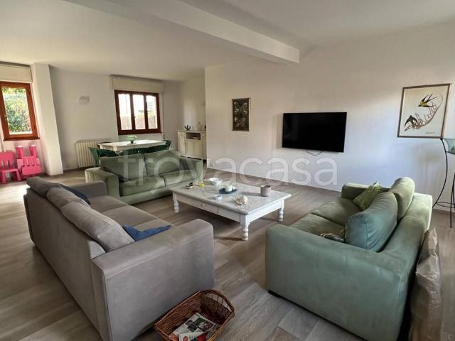 Villa Bifamiliare in affitto a Pietrasanta via Duca della Vittoria, 10, arredato, giardino privato, posto auto TrovaCasa