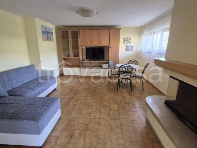 Villa bifamiliare in affitto a Pietrasanta via Serraglio