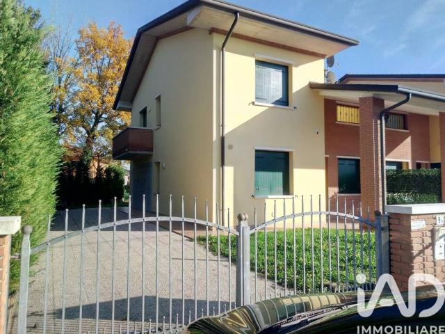 Villa Bifamiliare in affitto a Quinto Vicentino via Don g Stefani, giardino privato, box, terrazzo TrovaCasa