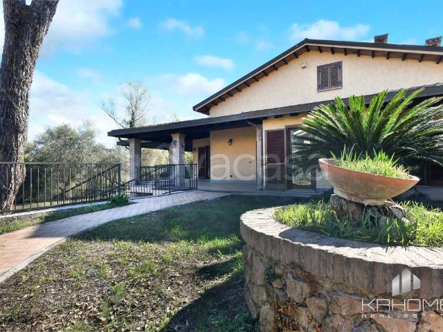 Villa Bifamiliare in affitto a Roma via Corrado Barbagallo, non arredato/vuoto, giardino privato, posto auto TrovaCasa