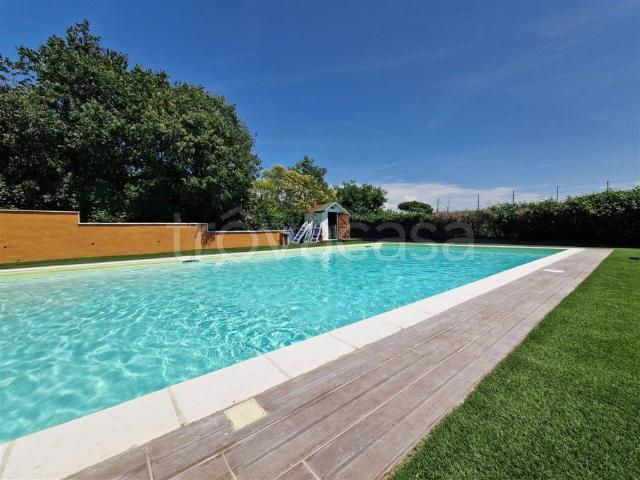 Villa Bifamiliare in affitto a Roma via Ardeatina, giardino privato, posto auto, terrazzo TrovaCasa