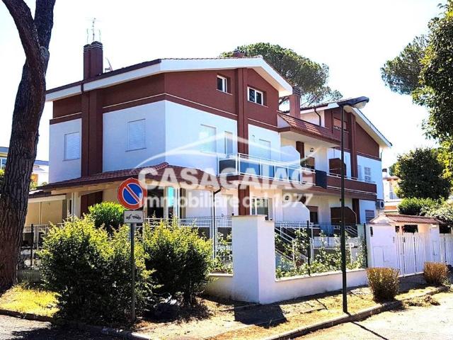 Villa Bifamiliare in affitto a Roma via Aristonida, giardino privato, terrazzo, parzialmente arredato TrovaCasa