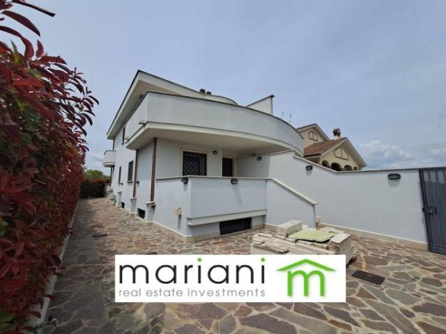 Villa Bifamiliare in affitto a Roma via Vico Consorti, giardino privato, terrazzo, parzialmente arredato TrovaCasa