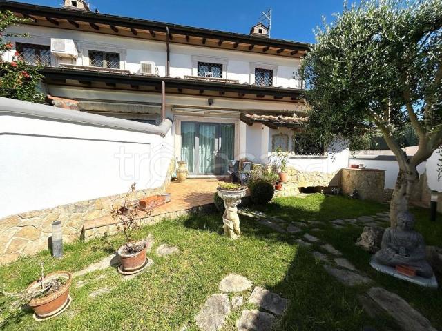 Villa Bifamiliare in affitto a Roma, giardino privato, parzialmente arredato, caminetto TrovaCasa