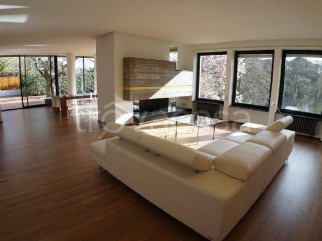Villa Bifamiliare in affitto a Roma largo dell'Olgiata 15, arredato, giardino privato, box TrovaCasa