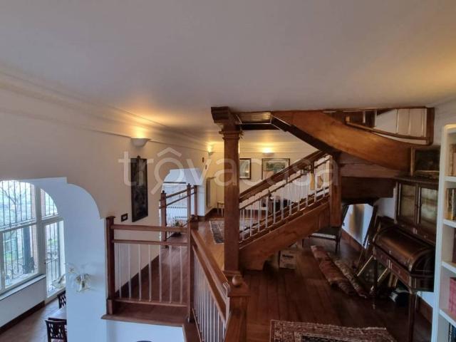 Villa Bifamiliare in affitto a Roma montecompatri viale Europa, giardino privato, box, terrazzo TrovaCasa