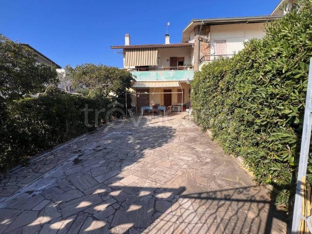Villa bifamiliare in affitto a Tarquinia, Lido Di Tarquinia