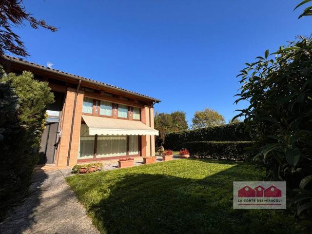 Villa Bifamiliare in affitto a Vicenza via della Scola, giardino privato, ultimo piano, vista giardino TrovaCasa