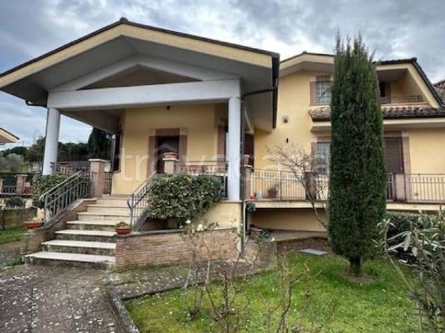 Villa Bifamiliare in affitto ad Alatri via dei Fiori, 3, arredato, giardino privato, terrazzo TrovaCasa