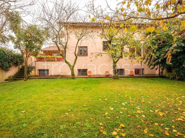 Villa bifamiliare in affitto ad Anguillara Sabazia viale Poggio dei Pini, 11