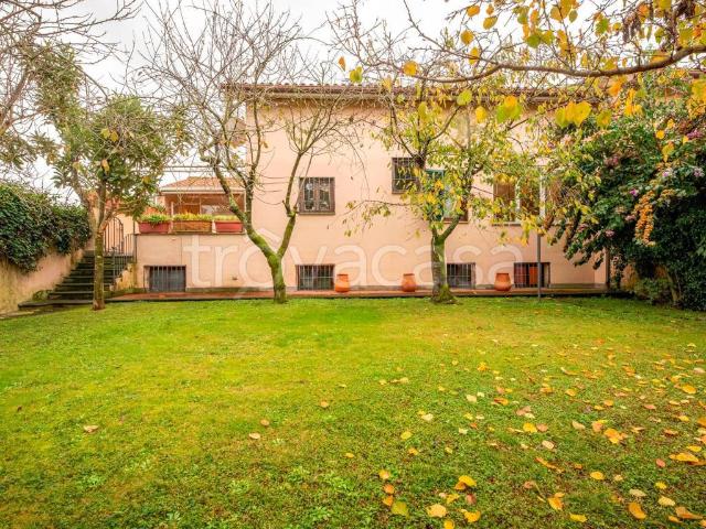 Villa Bifamiliare in affitto ad Anguillara Sabazia viale Poggio dei Pini, 11, arredato, giardino privato, box TrovaCasa