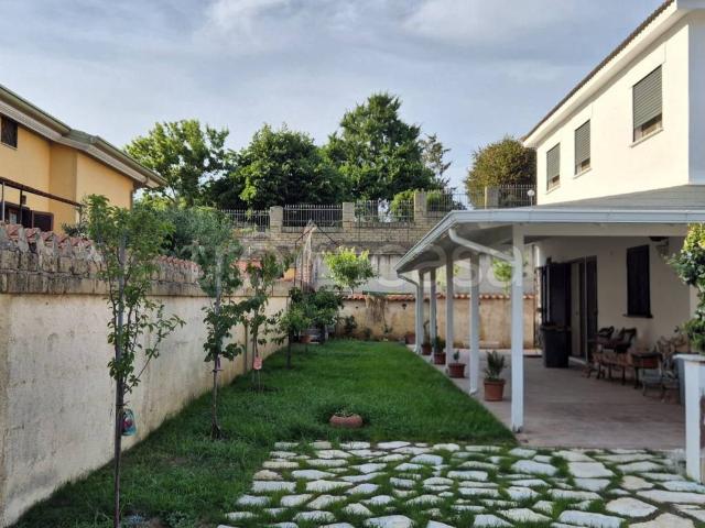 Villa Bifamiliare in affitto ad Anzio via Cesare Pavese, 37, arredato, giardino privato, posto auto TrovaCasa