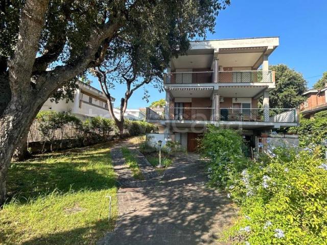 Villa Bifamiliare in affitto ad Anzio viale delle Pratoline, 73, arredato, giardino privato, terrazzo TrovaCasa