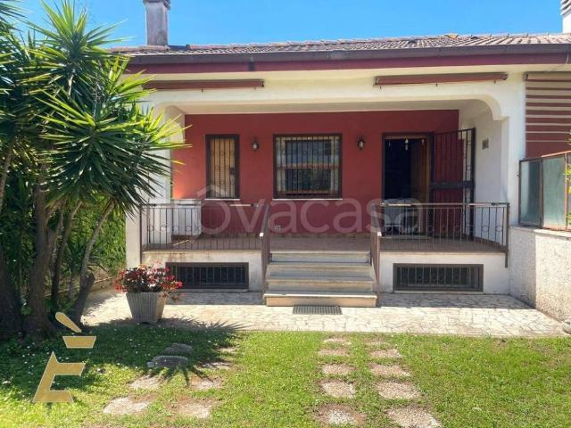 Villa Bifamiliare in affitto ad Ardea via dei Ciclamini, giardino privato, posto auto, terrazzo TrovaCasa