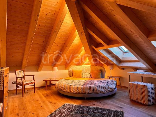 Villa Bifamiliare in affitto ad Asiago via chinchele 8, arredato, giardino privato, posto auto TrovaCasa