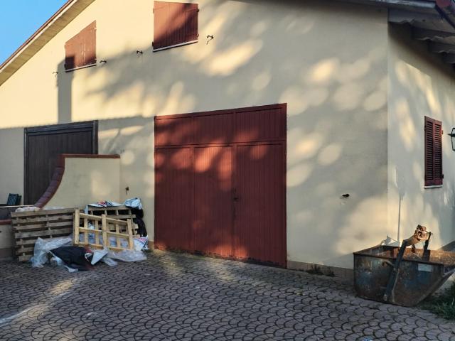 VILLA BIFAMILIARE IN AFFITTO