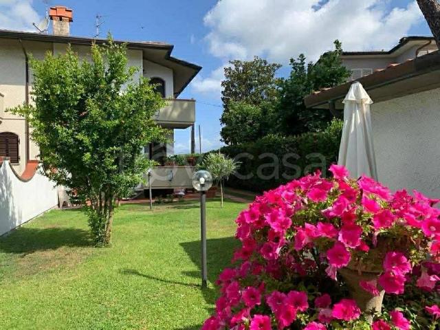 Villa Bifamiliare in in affitto da privato a Camaiore via Edmondo De Amicis, 3a, da privato, aria condizionata, taverna TrovaCasa