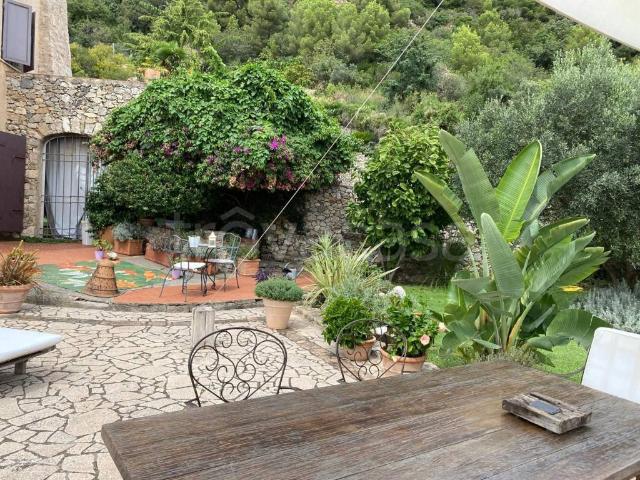 Villa Bifamiliare in in affitto da privato a Finale Ligure via Manie, 66, giardino, da privato, caminetto TrovaCasa