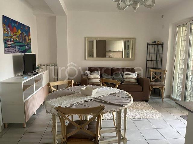 Villa Bifamiliare in in affitto da privato a Fiumicino via Agropoli, 26, giardino, box, da privato TrovaCasa