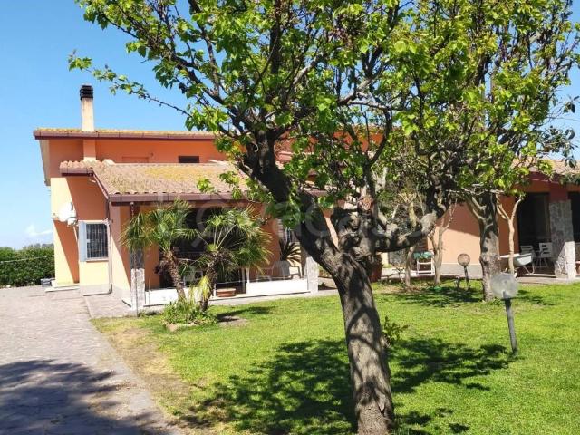 Villa Bifamiliare in in affitto da privato a Fiumicino via Praia a Mare, 30, giardino, box, da privato TrovaCasa