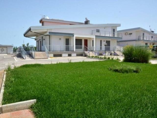 Villa Bifamiliare in in affitto da privato a Foggia via del Mare, 2, posto auto, da privato, riscaldamento centralizzato TrovaCasa