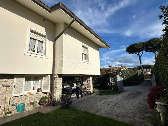 Villa Bifamiliare in in affitto da privato a Forte dei Marmi via della Barbiera, 97B, giardino privato, posto auto, da privato TrovaCasa